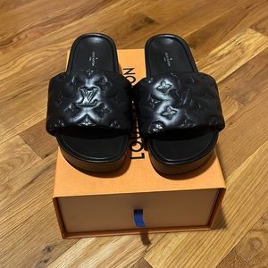 Louis Vuitton Jumbo Flatform Mule in Black Size 38.5